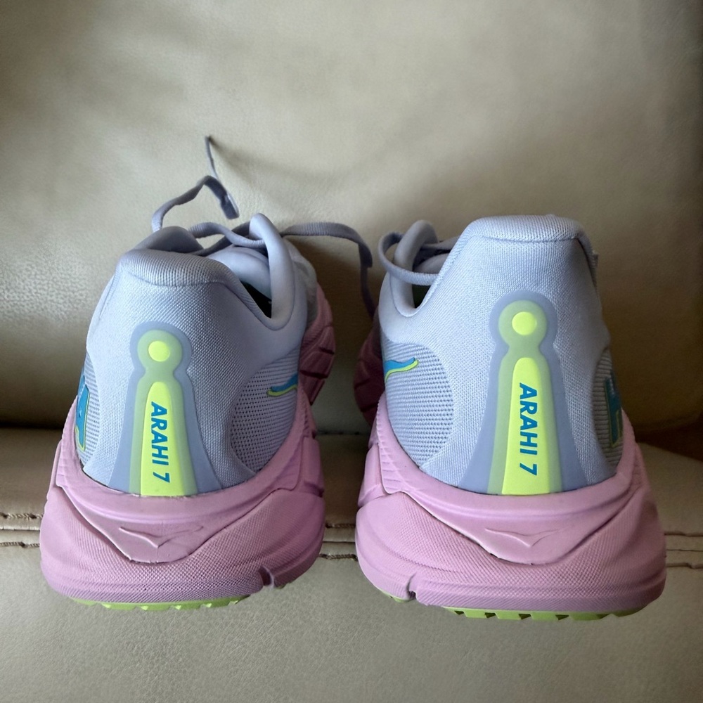 Hoka Arahi 7 Purple and Pink Athletic Shoes